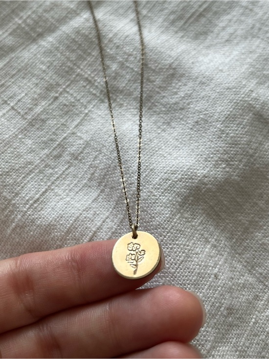 Pip and Petal Jewelry - 14K Gold Fill April Sweet Pea Flower Disc Necklace - 16”